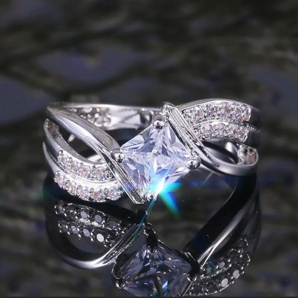 NWT White Topaz princess cut ring, size 6